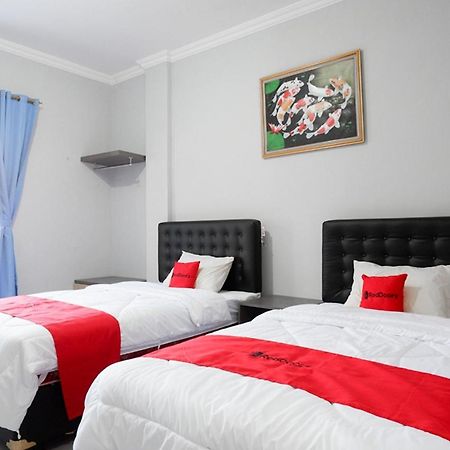 فندق Reddoorz Near Jalan Adi Sucipto Solo المظهر الخارجي الصورة