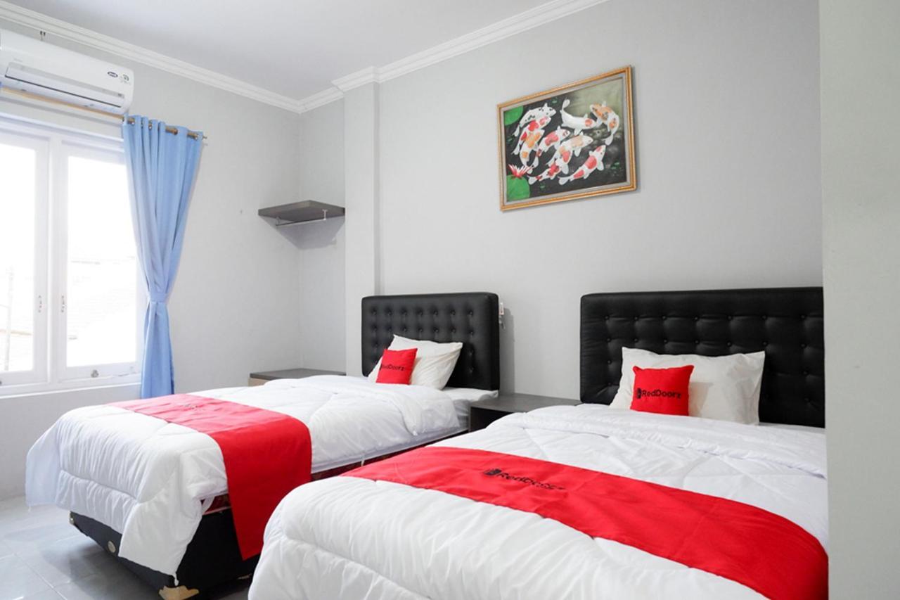 فندق Reddoorz Near Jalan Adi Sucipto Solo المظهر الخارجي الصورة
