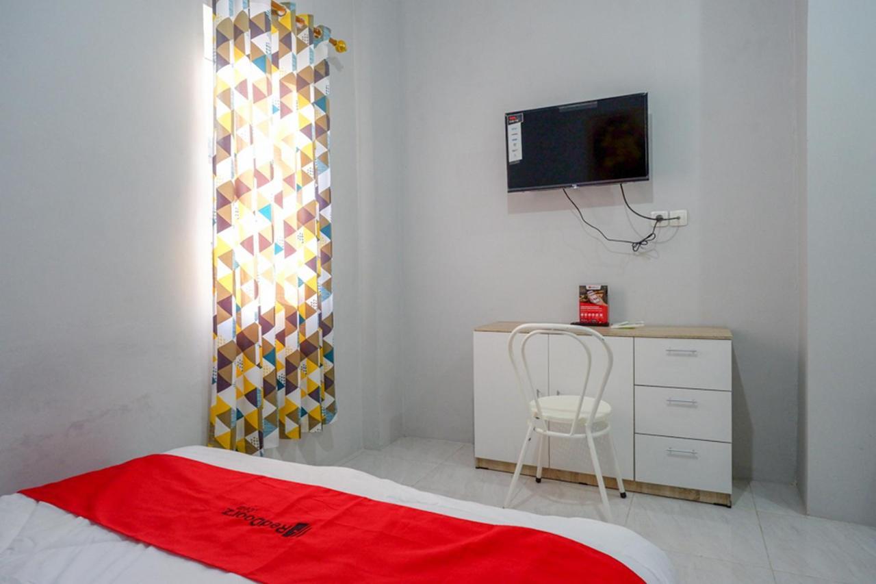 فندق Reddoorz Near Jalan Adi Sucipto Solo المظهر الخارجي الصورة
