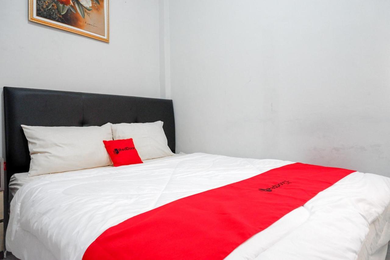 فندق Reddoorz Near Jalan Adi Sucipto Solo المظهر الخارجي الصورة