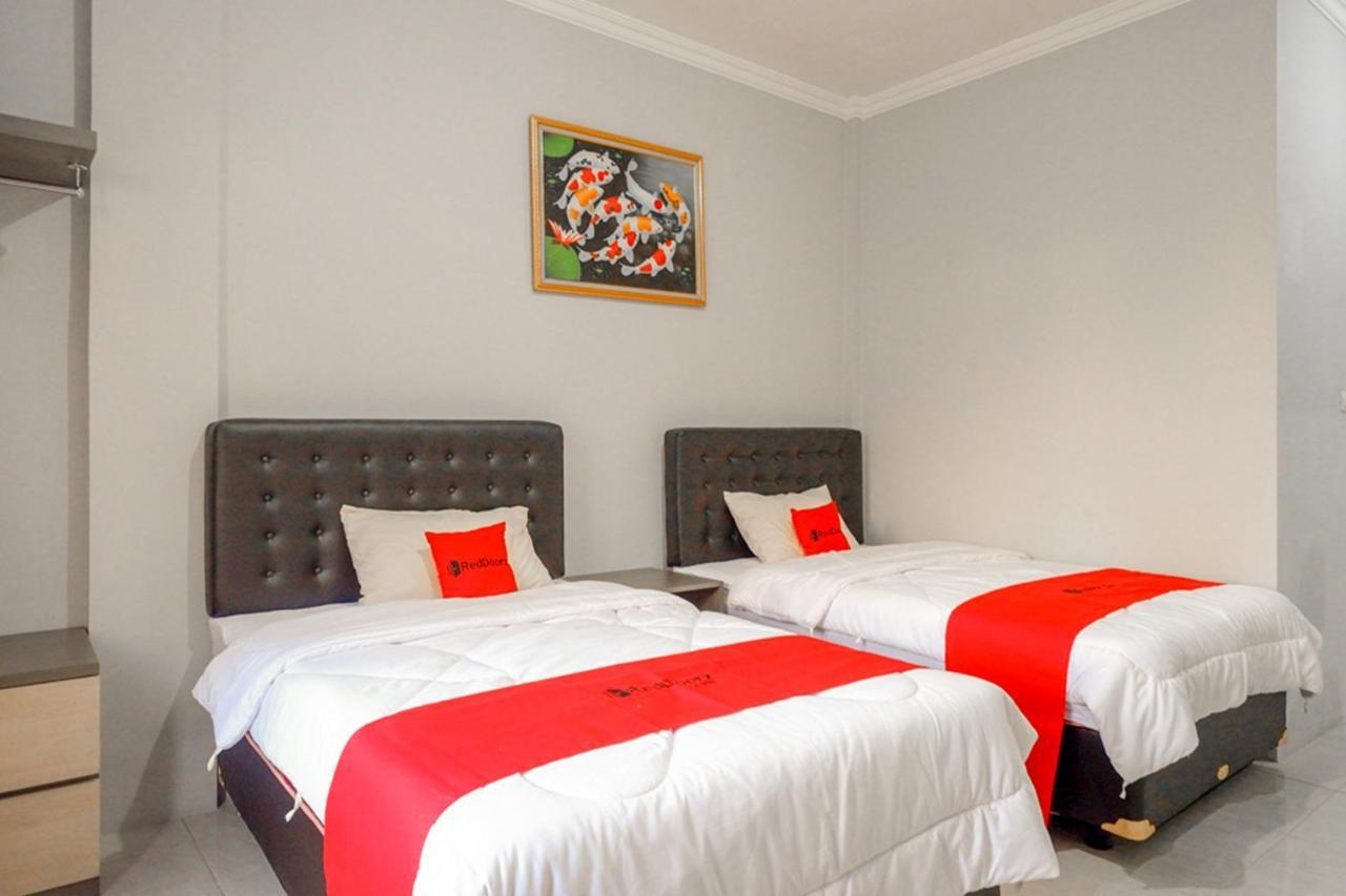 فندق Reddoorz Near Jalan Adi Sucipto Solo المظهر الخارجي الصورة