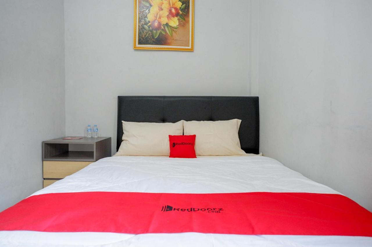 فندق Reddoorz Near Jalan Adi Sucipto Solo المظهر الخارجي الصورة