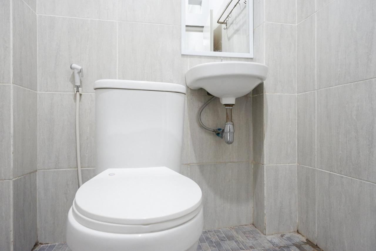 فندق Reddoorz Near Jalan Adi Sucipto Solo المظهر الخارجي الصورة