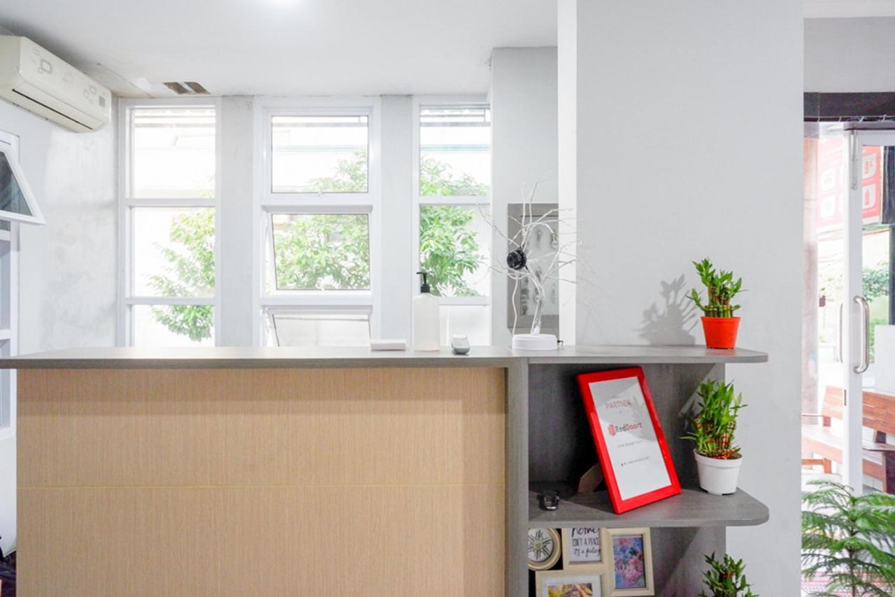 فندق Reddoorz Near Jalan Adi Sucipto Solo المظهر الخارجي الصورة