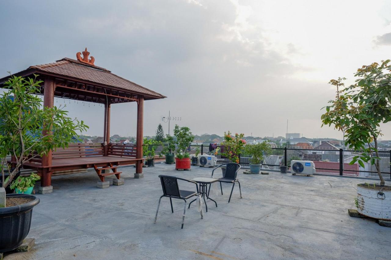 فندق Reddoorz Near Jalan Adi Sucipto Solo المظهر الخارجي الصورة