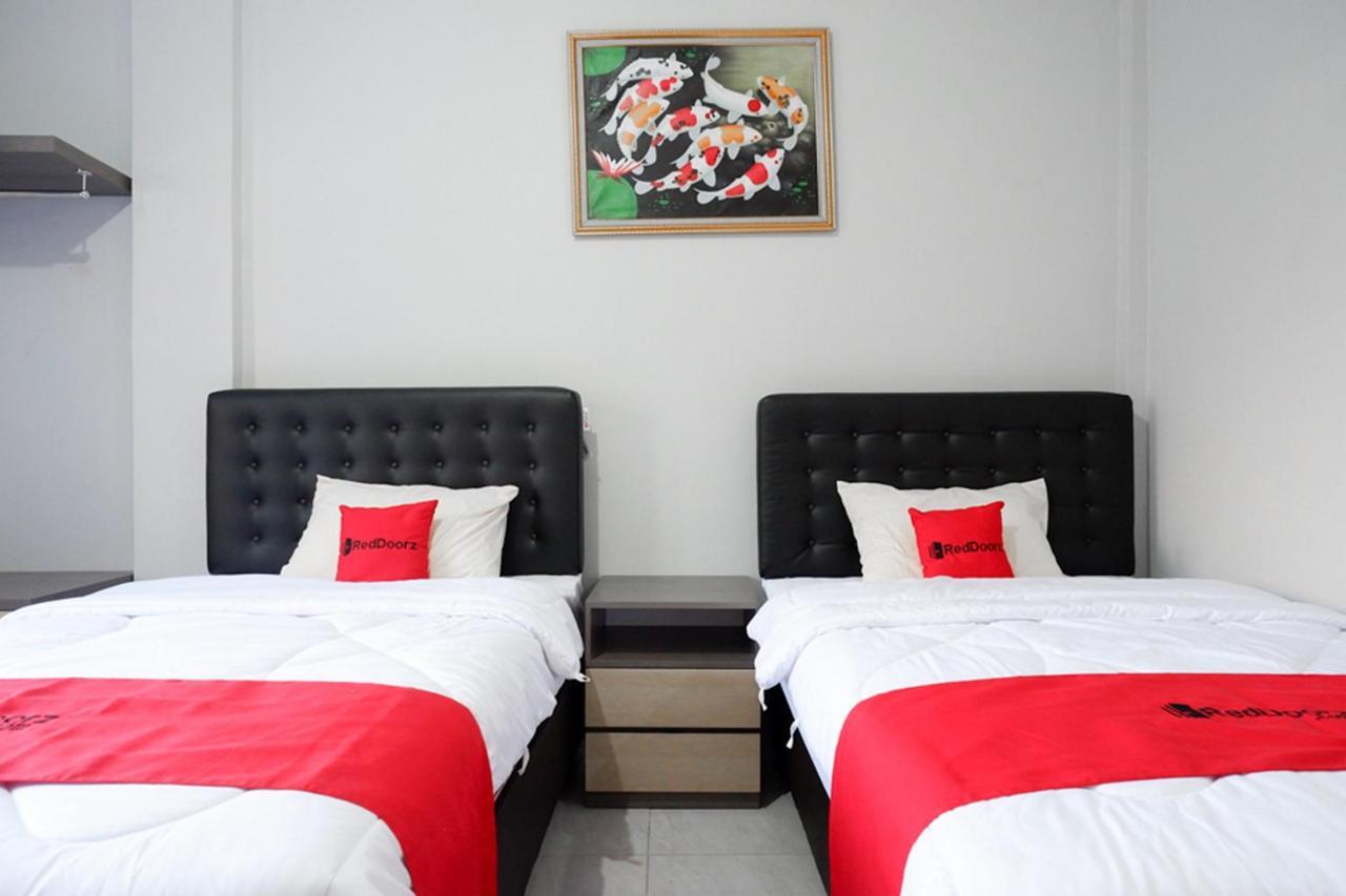 فندق Reddoorz Near Jalan Adi Sucipto Solo المظهر الخارجي الصورة