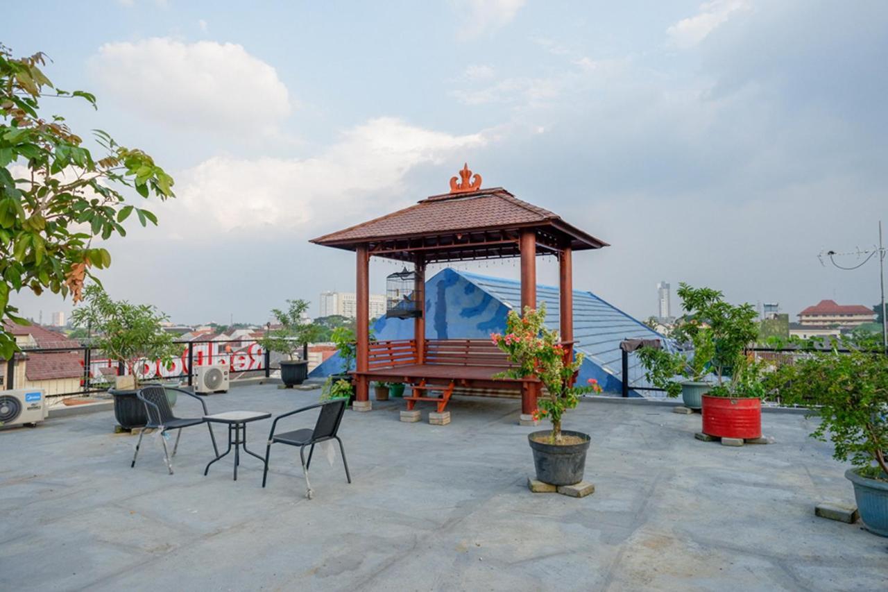 فندق Reddoorz Near Jalan Adi Sucipto Solo المظهر الخارجي الصورة