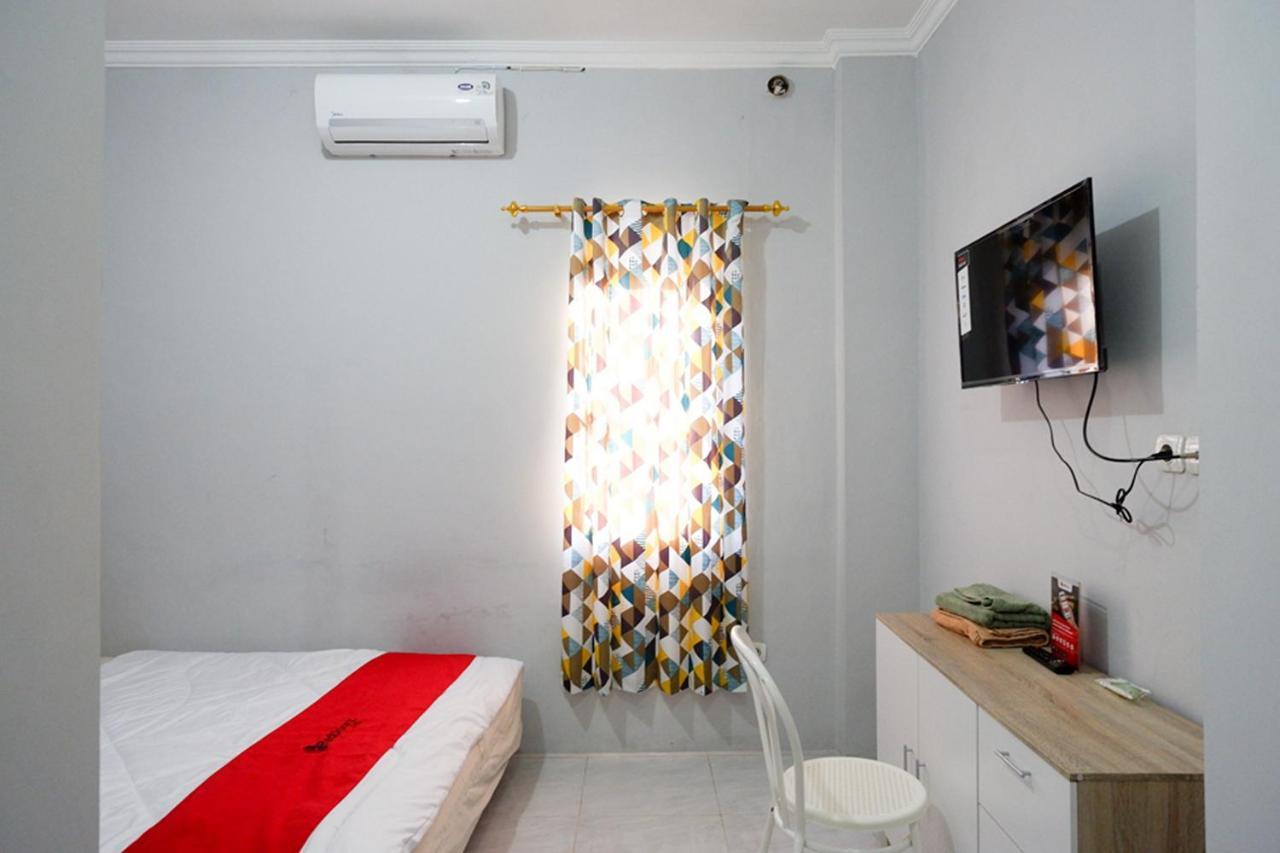 فندق Reddoorz Near Jalan Adi Sucipto Solo المظهر الخارجي الصورة