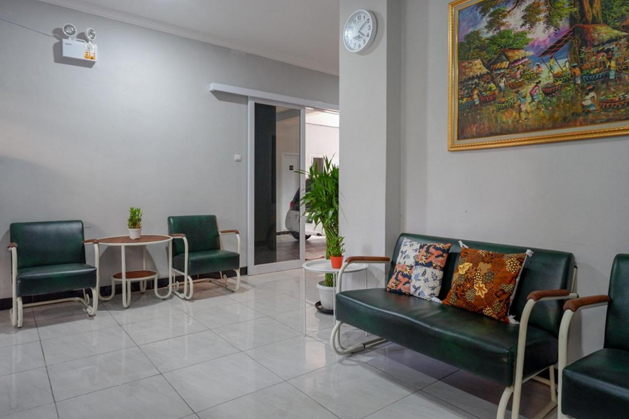 فندق Reddoorz Near Jalan Adi Sucipto Solo المظهر الخارجي الصورة